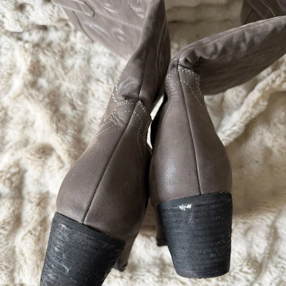 NWOT Vegan Leather Western Women's Calf Height Boots Gray White Stitch size 9 - Picture 4 of 8